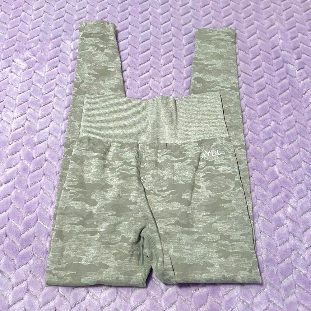 AYBL Women’s Camo Athletic Leggings - Grey